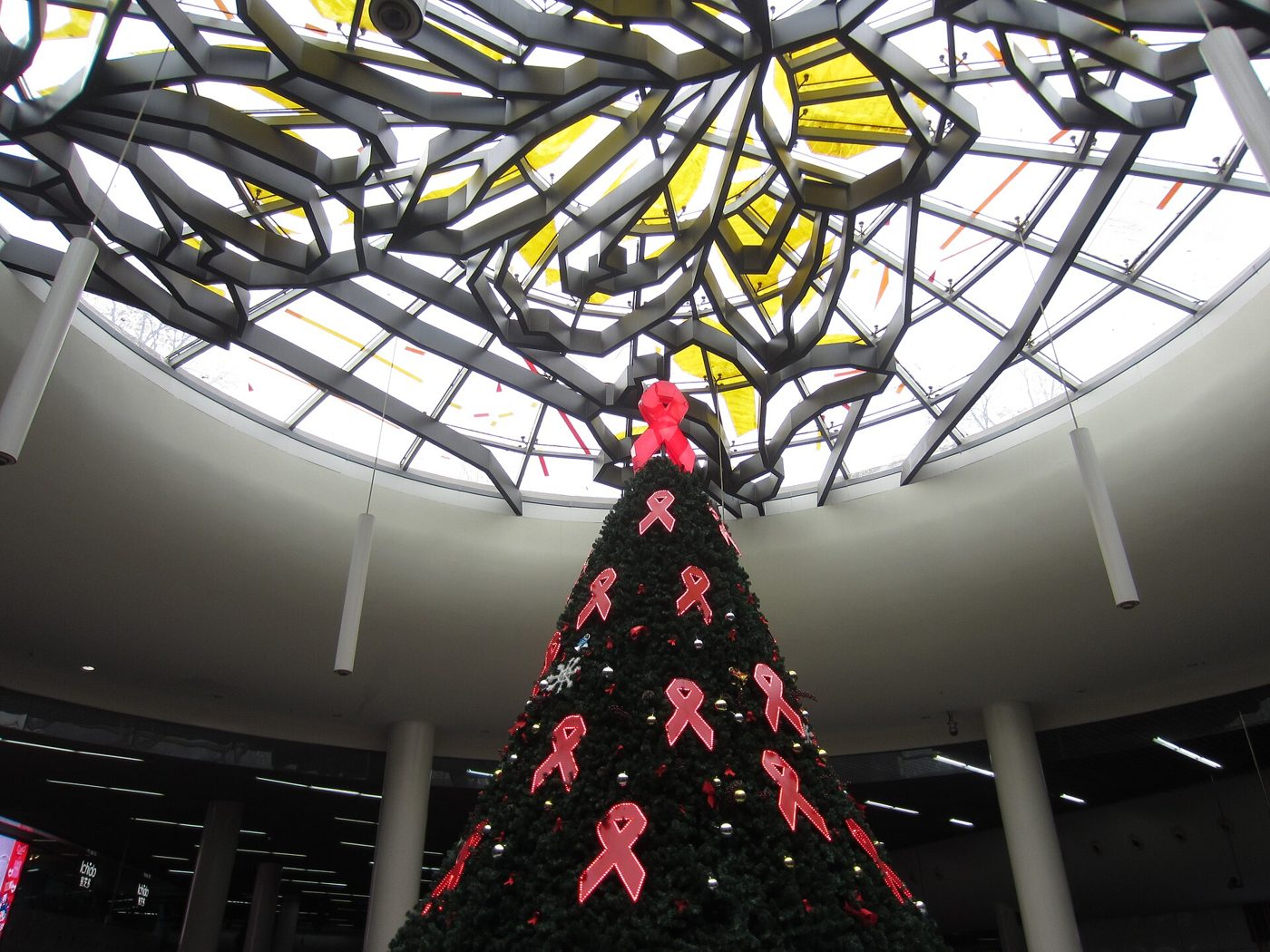 A Christmas tree in a Shanghai metro concourse