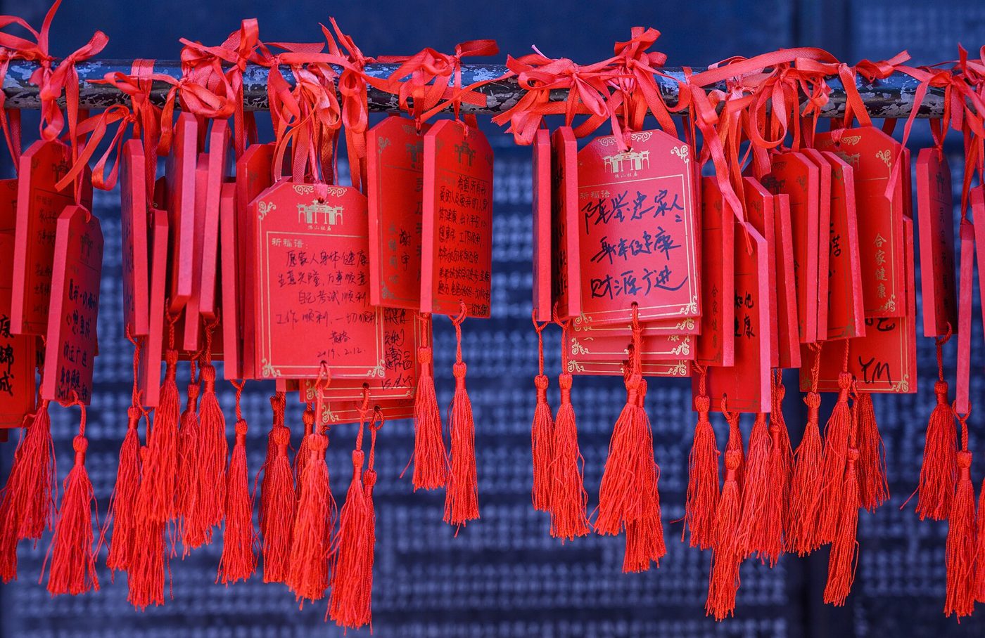 Lingnan-style courtyard at Foshan's Zumiao temple, with gray brick walls and an ornately decorated ceramic roof ridge