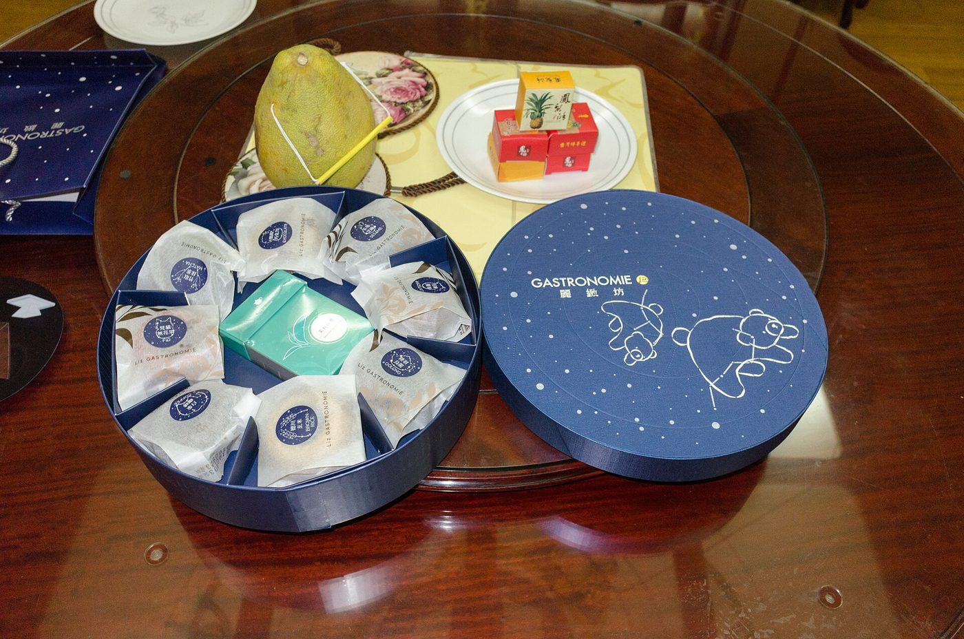 A mooncake gift box opened to show the round mooncakes inside