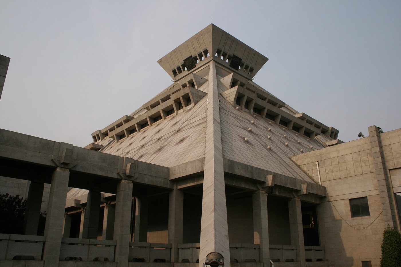 Exterior corner view of the Henan Provincial Museum building in Zhengzhou, a major provincial museum.